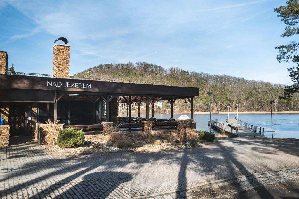 Restaurace Nad jezerem